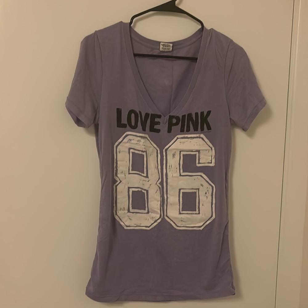VS PINK short sleeve tee-shirt.